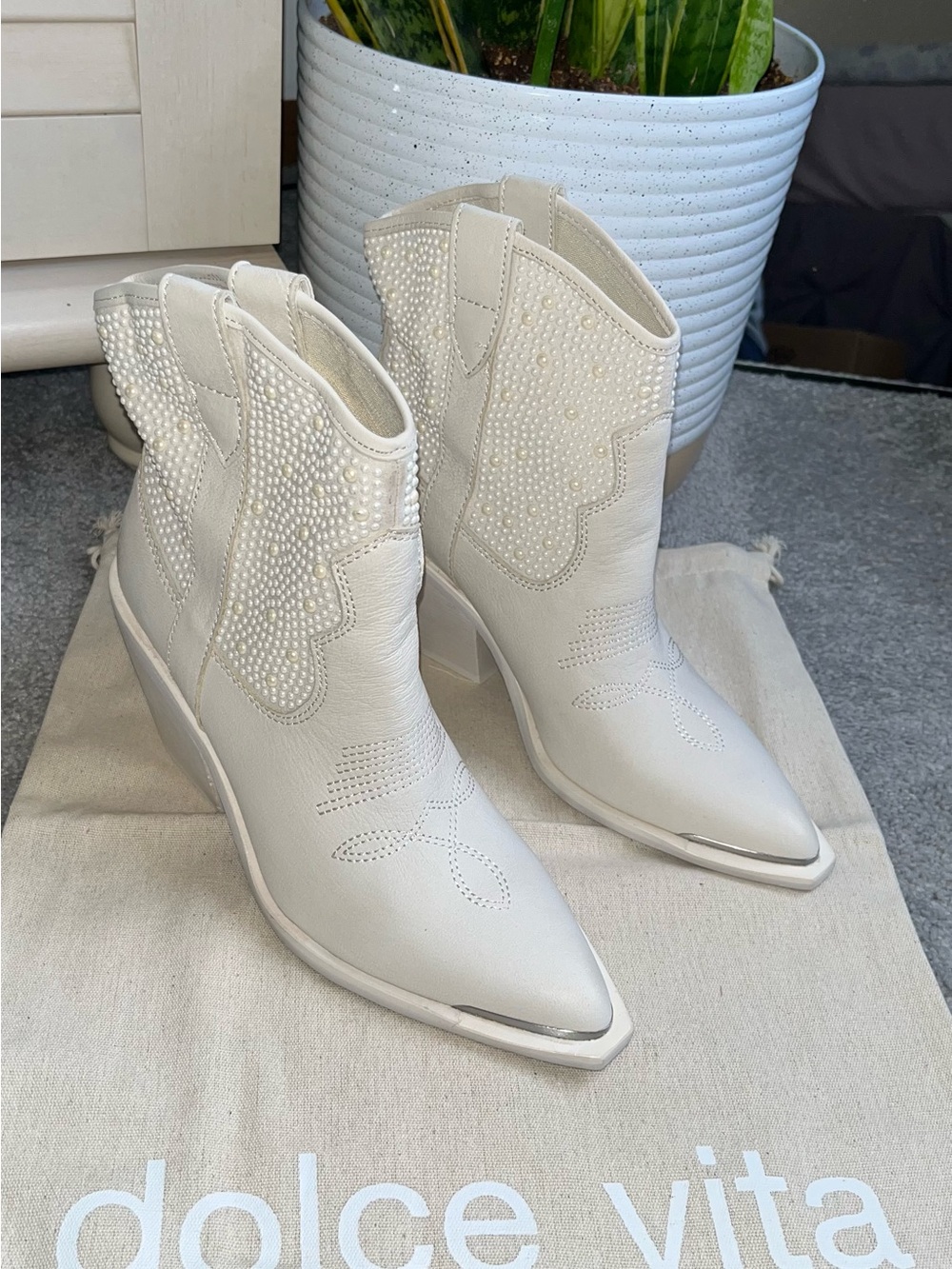 Dolce Vita Nashe Genuine Leather Pearl Boot  Size 7 New in Box - Picture 3 of 6